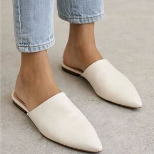 Lucky Brand white Mules perfect for upcoming spring and summer !